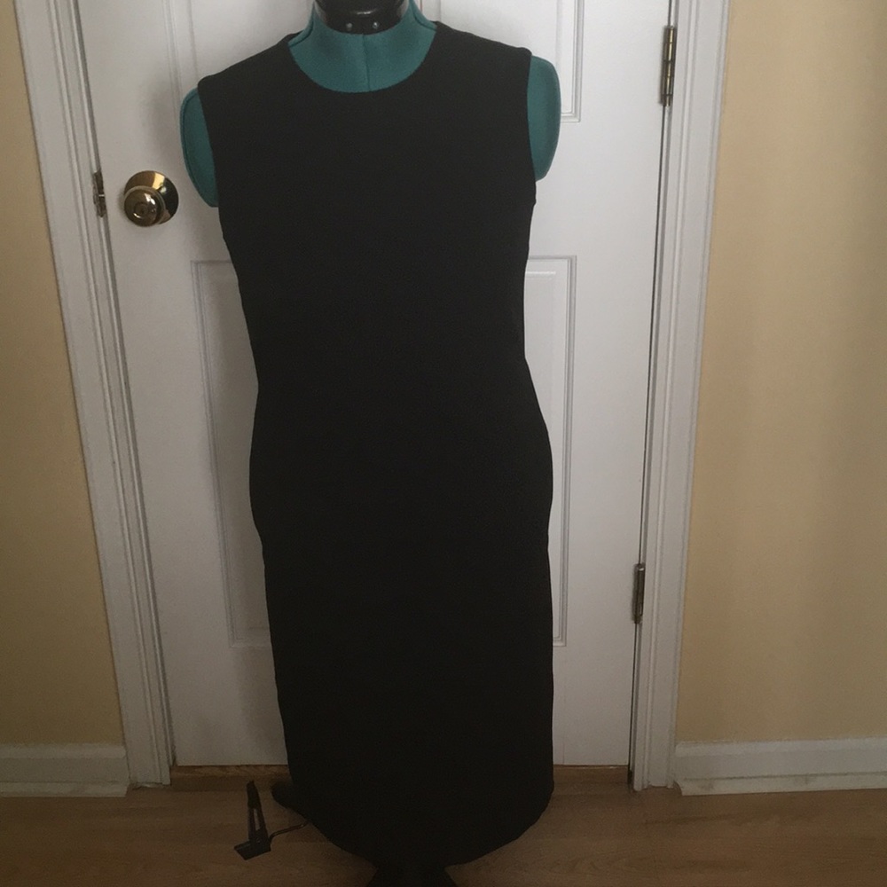 Black Sleeveless Sheath Dress